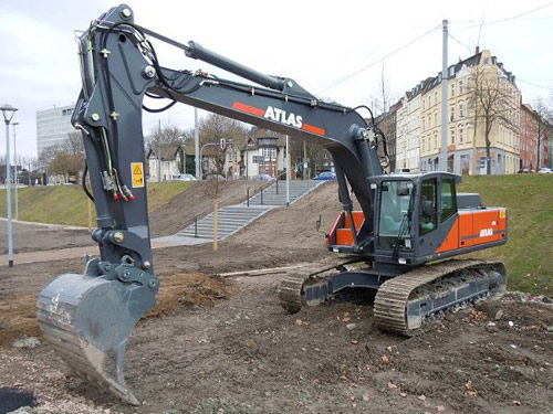 ATLAS Large Excavator 340 LC Crawler