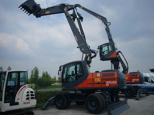 ATLAS Large Excavator 220 W Wheel